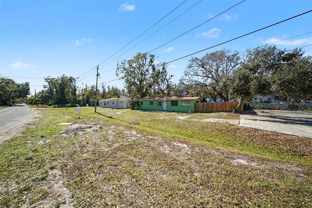 Image 39 of property listing at 5016 GARDEN LANE, Tampa, FL 33610