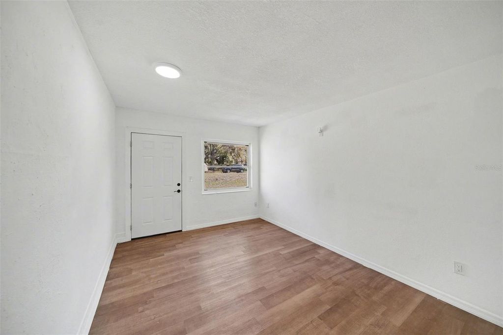 Image 7 of property listing at 5016 GARDEN LANE, Tampa, FL 33610