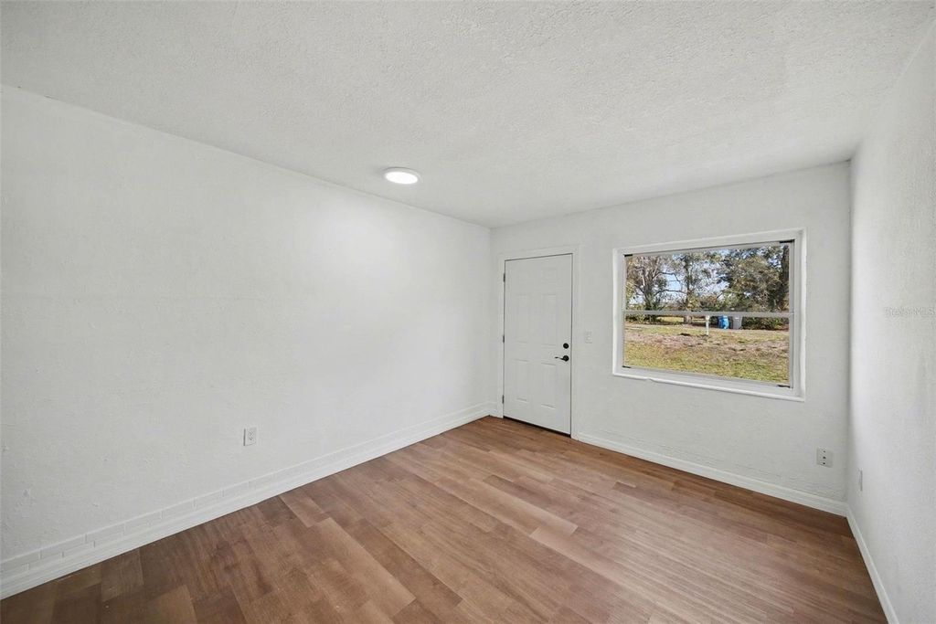 Image 8 of property listing at 5016 GARDEN LANE, Tampa, FL 33610