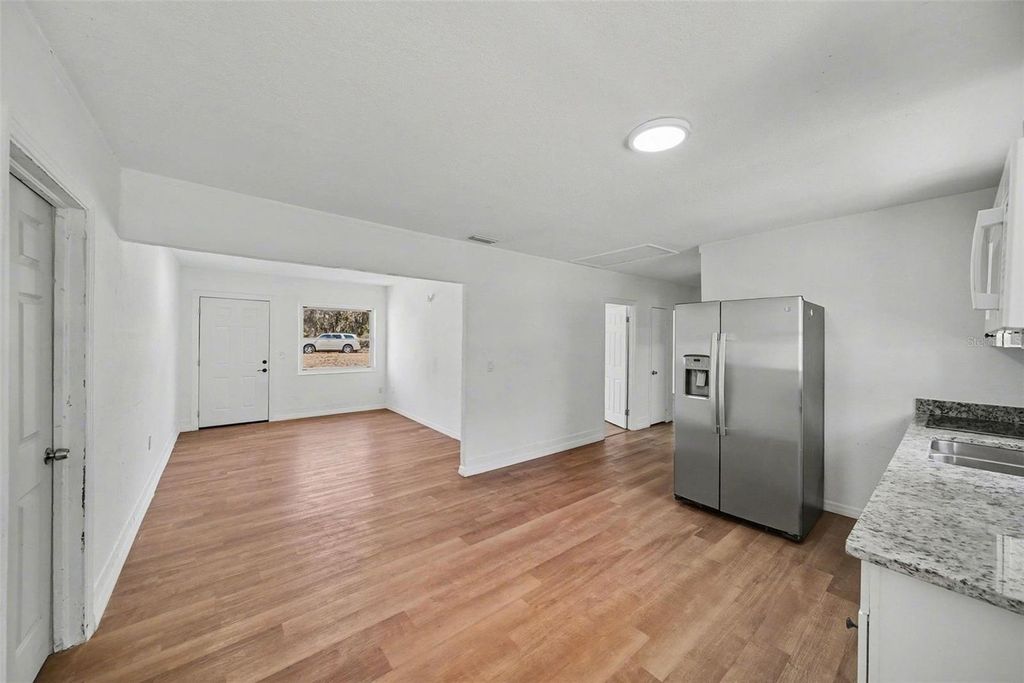 Image 9 of property listing at 5016 GARDEN LANE, Tampa, FL 33610