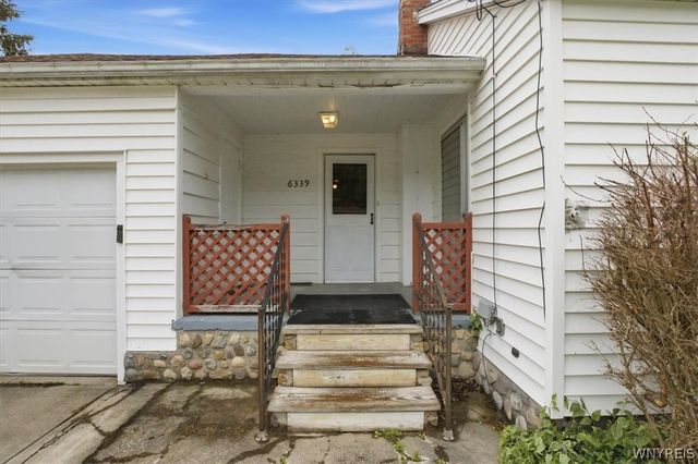 6339 May Drive, Boston, NY 14075