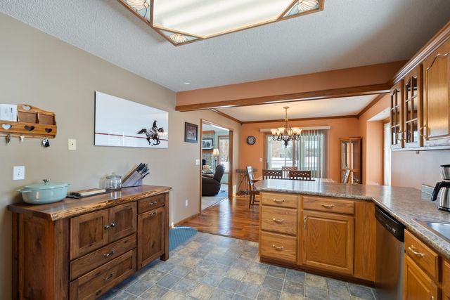 5056 N Dovewood Trail, Warsaw, IN 46582