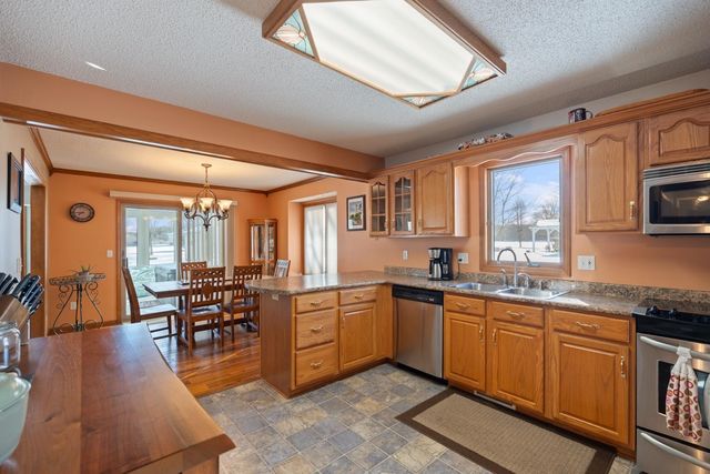 5056 N Dovewood Trail, Warsaw, IN 46582