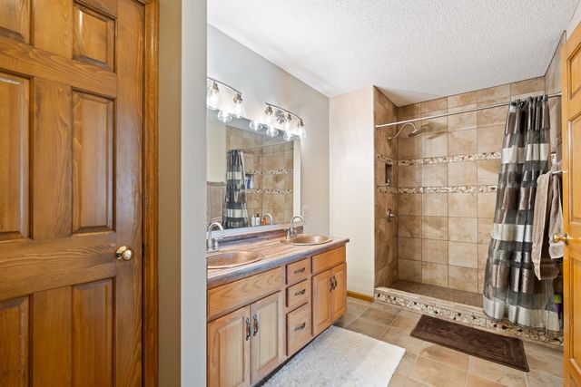 5056 N Dovewood Trail, Warsaw, IN 46582