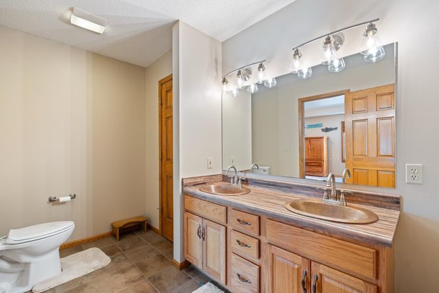 5056 N Dovewood Trail, Warsaw, IN 46582