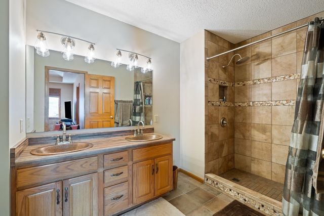 5056 N Dovewood Trail, Warsaw, IN 46582