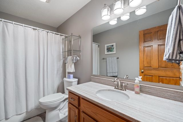 5056 N Dovewood Trail, Warsaw, IN 46582