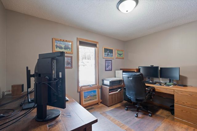 5056 N Dovewood Trail, Warsaw, IN 46582