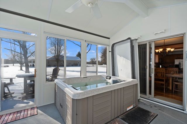 5056 N Dovewood Trail, Warsaw, IN 46582