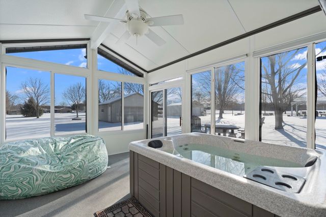 5056 N Dovewood Trail, Warsaw, IN 46582