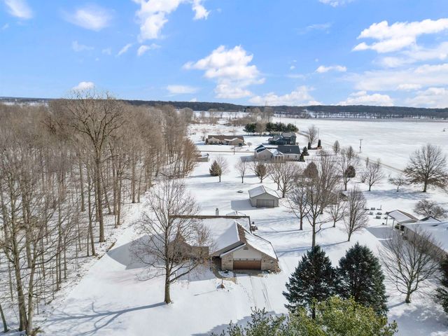 5056 N Dovewood Trail, Warsaw, IN 46582