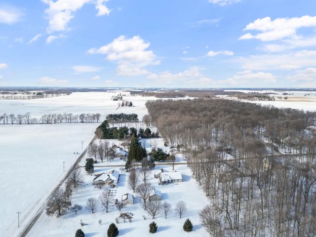 5056 N Dovewood Trail, Warsaw, IN 46582