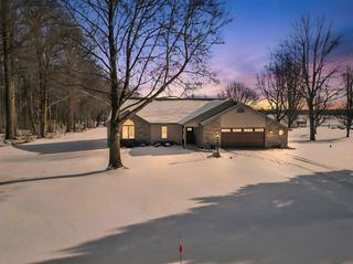 5056 N Dovewood Trail, Warsaw, IN 46582