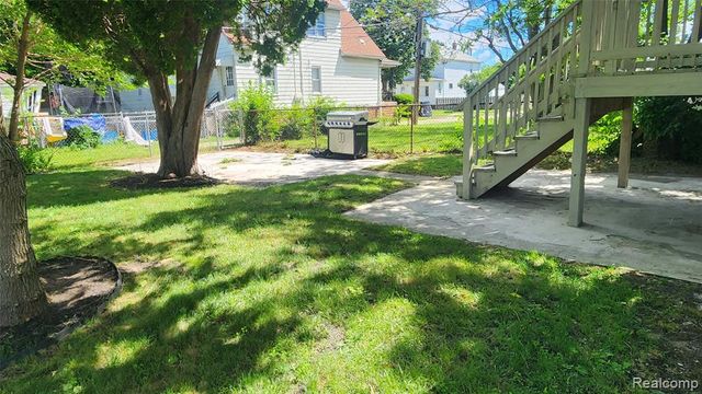 876 Vinewood Street, Wyandotte, MI 48192