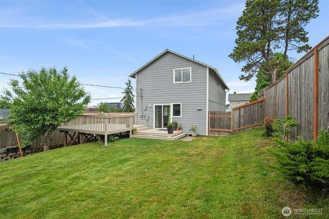 2052 E Wright Avenue, Tacoma, WA 98404