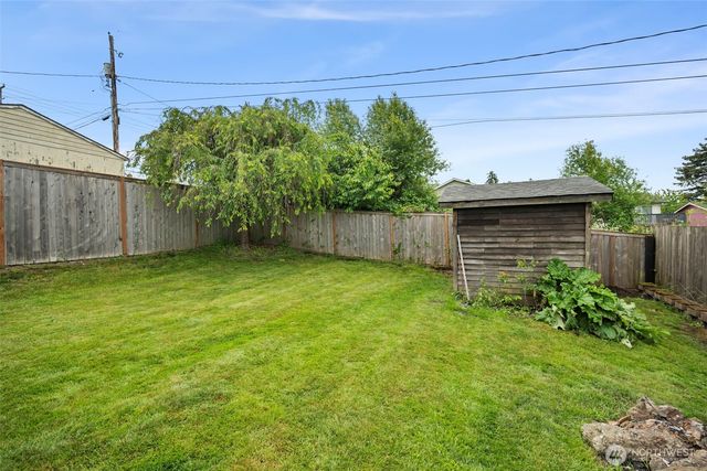 2052 E Wright Avenue, Tacoma, WA 98404