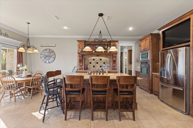 2108 McDade Pl, Longview, TX 75605