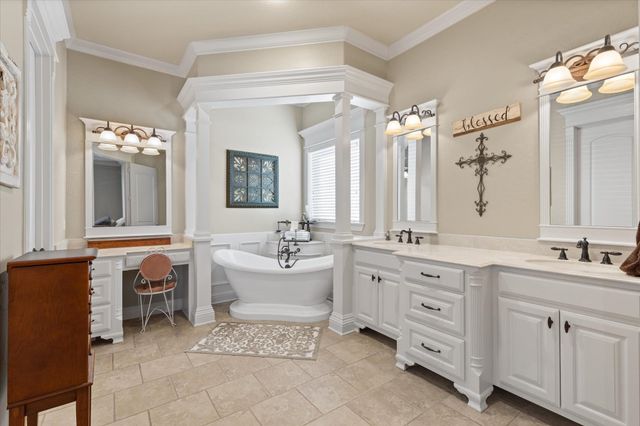 2108 McDade Pl, Longview, TX 75605