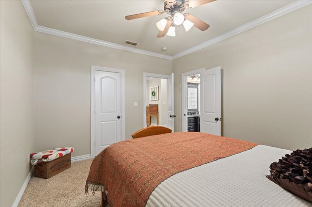 2108 McDade Pl, Longview, TX 75605