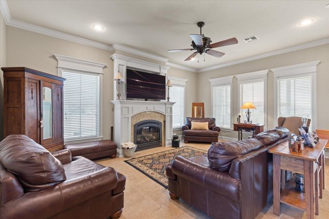 2108 McDade Pl, Longview, TX 75605