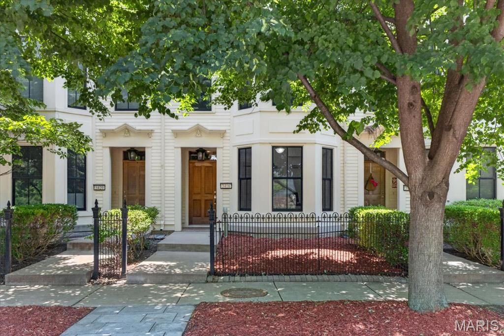 3416 Civic Green Drive, St Charles, MO 63301