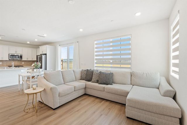 7280 Great Copper St, Roseville, CA 95747