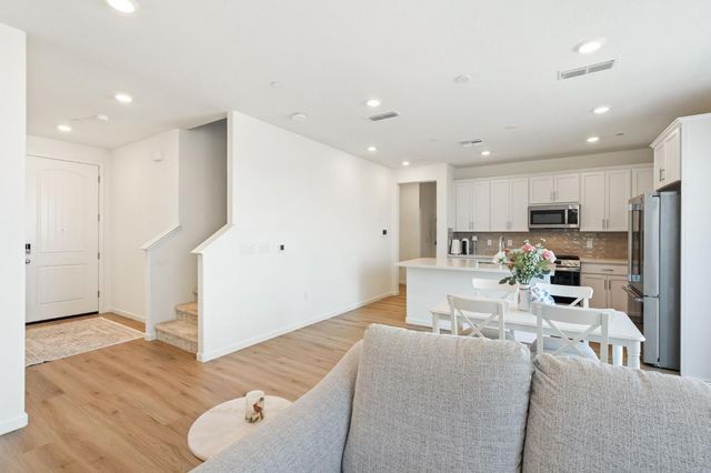 7280 Great Copper St, Roseville, CA 95747