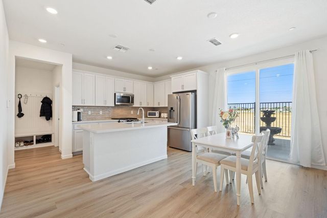 7280 Great Copper St, Roseville, CA 95747