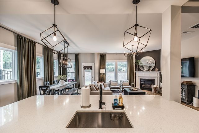 210 Woodhall Ct, White House, TN 37188