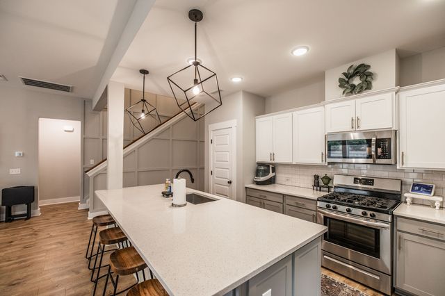 210 Woodhall Ct, White House, TN 37188