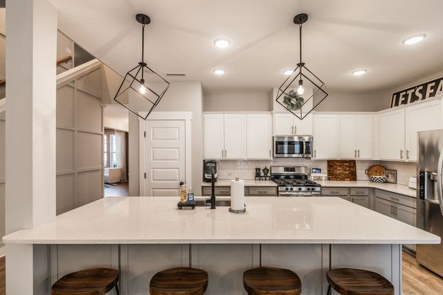 210 Woodhall Ct, White House, TN 37188