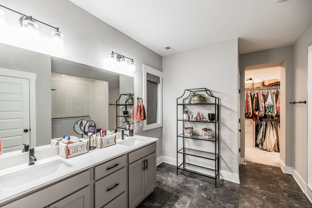 210 Woodhall Ct, White House, TN 37188
