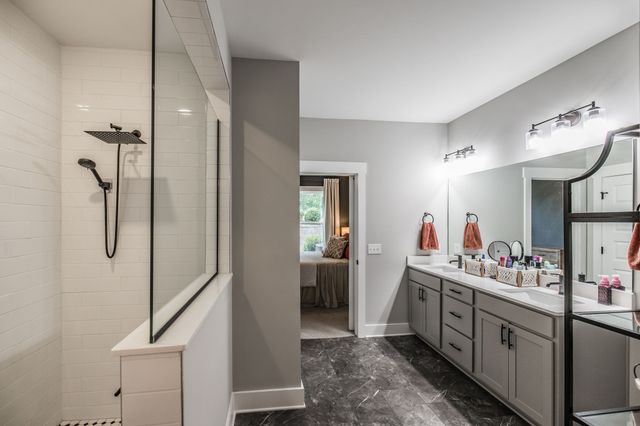 210 Woodhall Ct, White House, TN 37188