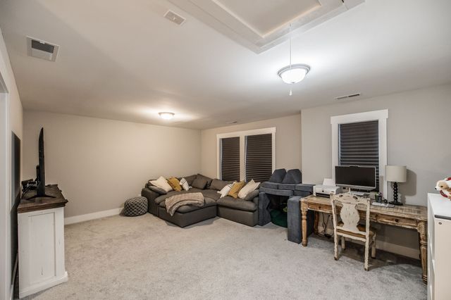 210 Woodhall Ct, White House, TN 37188