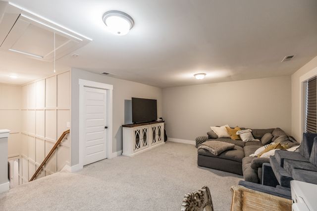 210 Woodhall Ct, White House, TN 37188