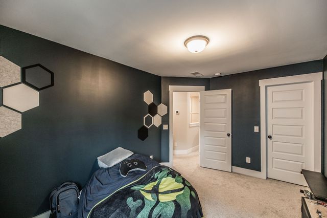 210 Woodhall Ct, White House, TN 37188