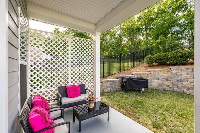 210 Woodhall Ct, White House, TN 37188
