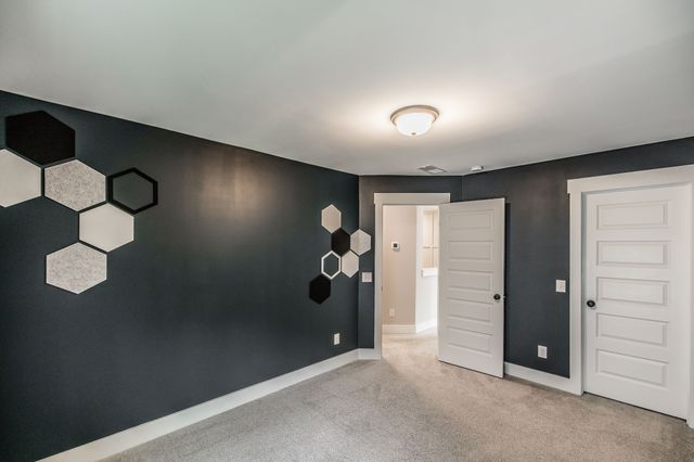 210 Woodhall Ct, White House, TN 37188