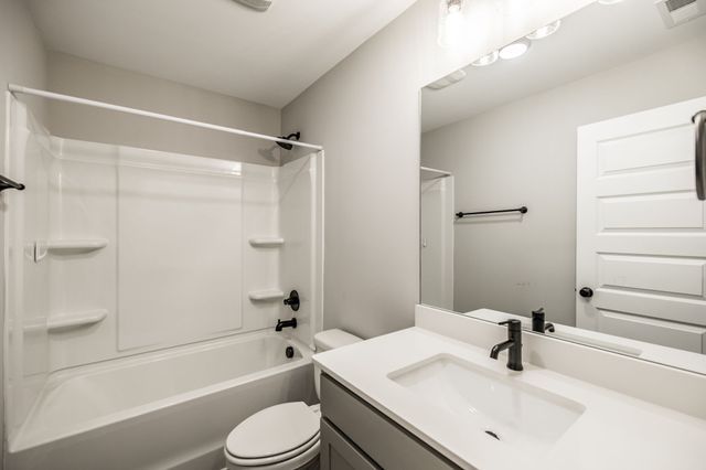 210 Woodhall Ct, White House, TN 37188