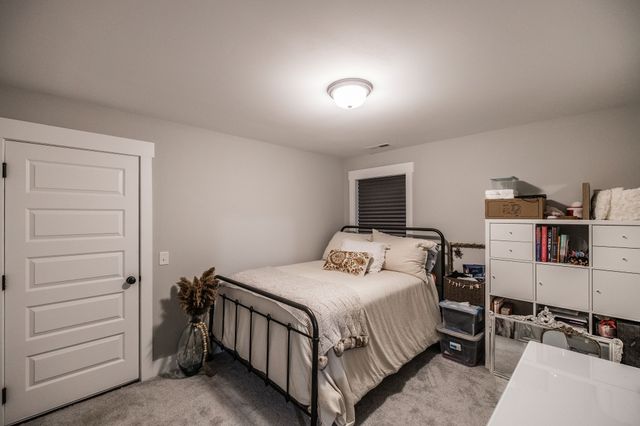 210 Woodhall Ct, White House, TN 37188