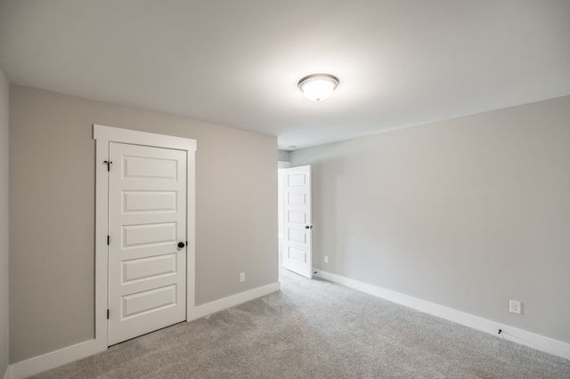 210 Woodhall Ct, White House, TN 37188