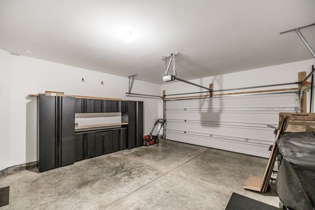 210 Woodhall Ct, White House, TN 37188