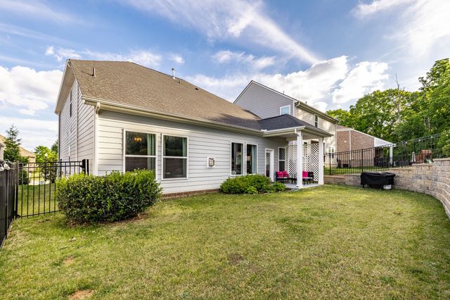 210 Woodhall Ct, White House, TN 37188