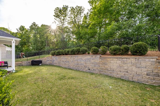210 Woodhall Ct, White House, TN 37188