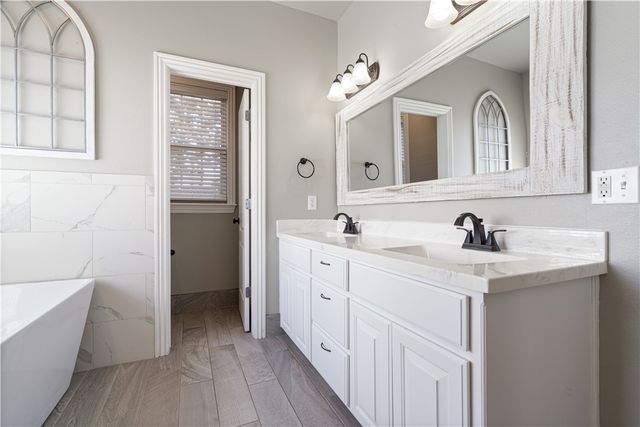 1110 NE Buckingham Boulevard, Bentonville, AR 72712