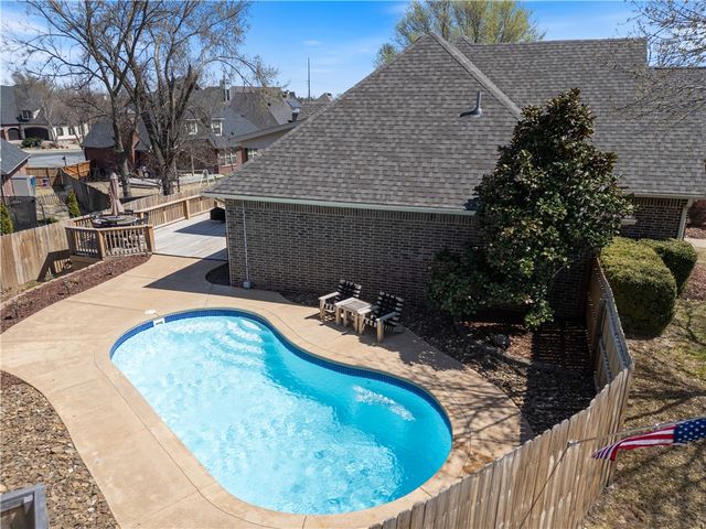 1110 NE Buckingham Boulevard, Bentonville, AR 72712