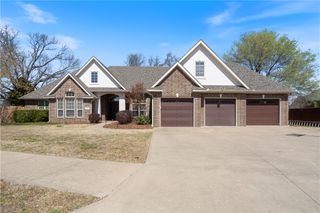 1110 NE Buckingham Boulevard, Bentonville, AR 72712