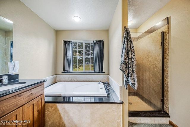 31574 N Sienna Loop, Athol, ID 83801