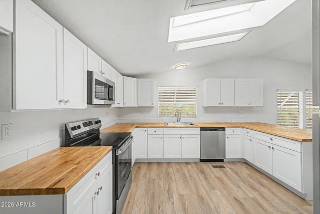1628 E CIRCLE MOUNTAIN Road, New River, AZ 85087