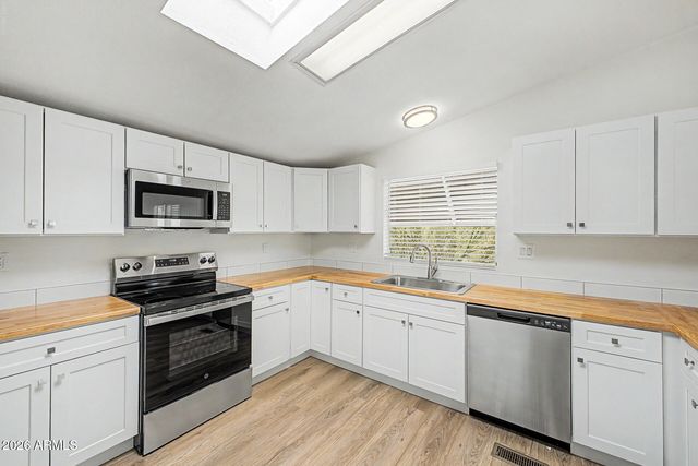 1628 E CIRCLE MOUNTAIN Road, New River, AZ 85087